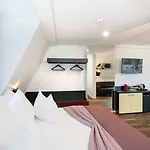 Hottingen - Near Old Town And