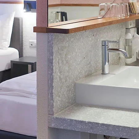 Otel Hottingen - Near Old Town And